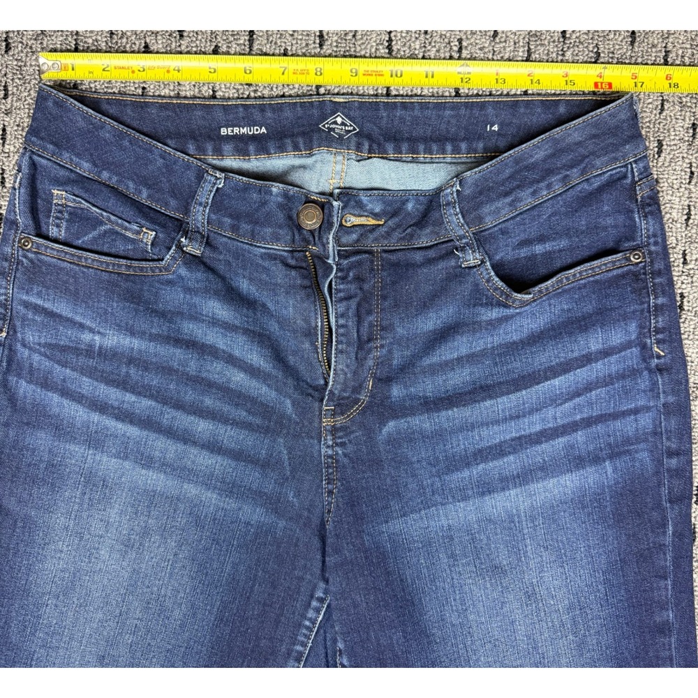 St. Johns Bay Womens Bermuda Denim Shorts Dark Wash Blue 14 Stretch Mid Rise - Picture 4 of 6